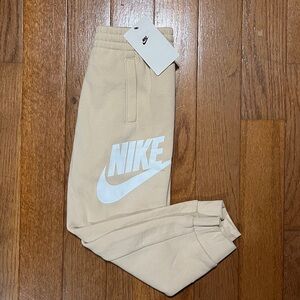 NWT Nike sweatpants youth size 5-6 years